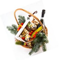 Подарочная новогодняя корзина и 15 Макаронс